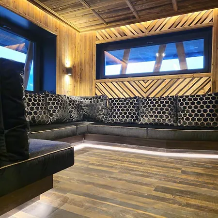 In Zillertal Near Slopes & Whirlpool, Cleaning Included Ferienhaus