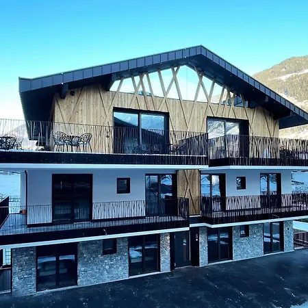 In Zillertal Near Slopes & Whirlpool, Cleaning Included Ferienhaus *
