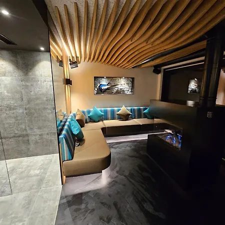 In Zillertal Near Slopes & Whirlpool, Cleaning Included Ferienhaus *