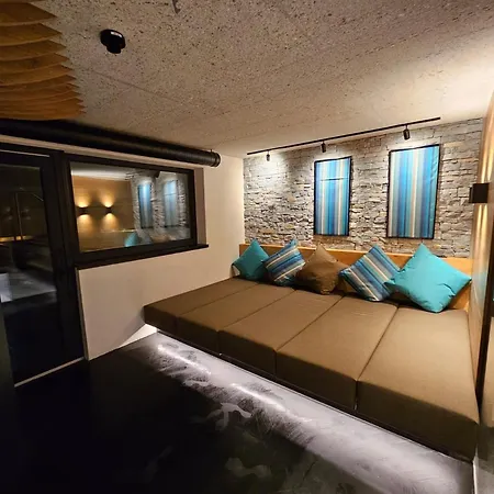 別荘 In Zillertal Near Slopes & Whirlpool, Cleaning Included